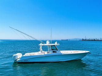 38' Boston Whaler 2014 Yacht For Sale